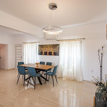 Istron Mirabella Villas Luaran gambar
